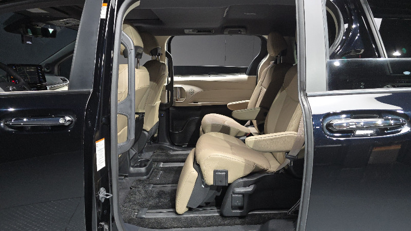 car Toyota Sienna id77320 photo #12
