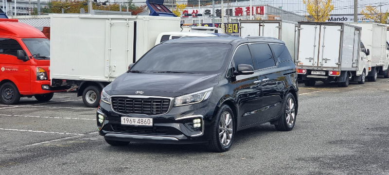 car KIA Carnival id79100 main photo