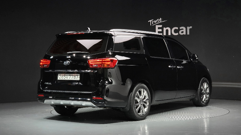 car KIA Carnival id80139 photo #2