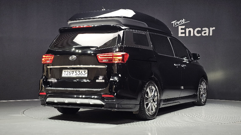 car KIA Carnival id80182 photo #2