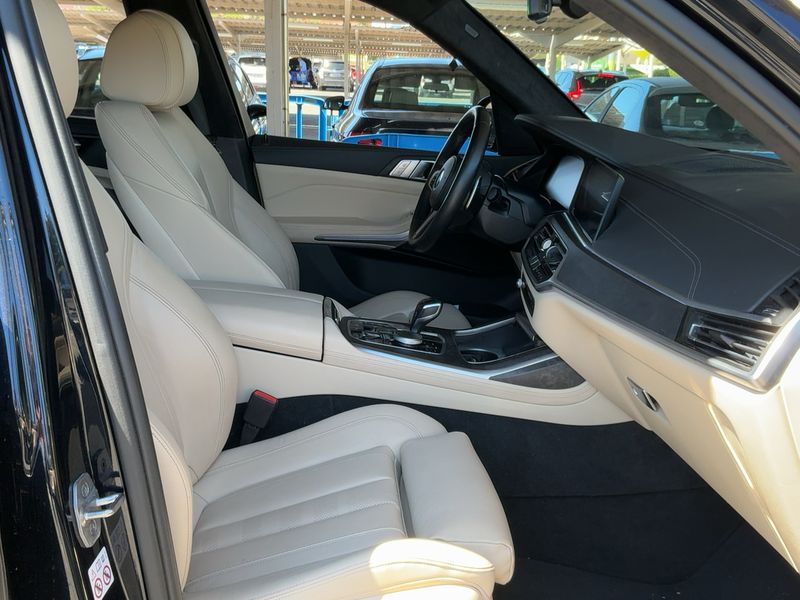 car BMW X7 id80314 photo #16