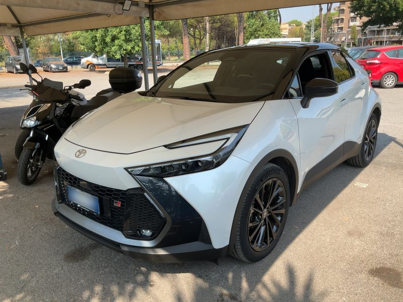 car Toyota C-HR id80352 main photo