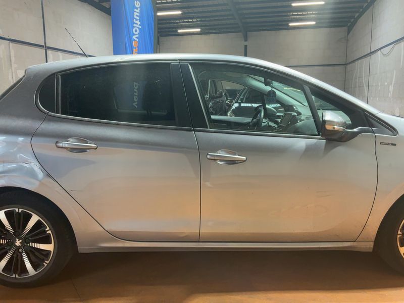 car Peugeot 208 id80698 photo #11