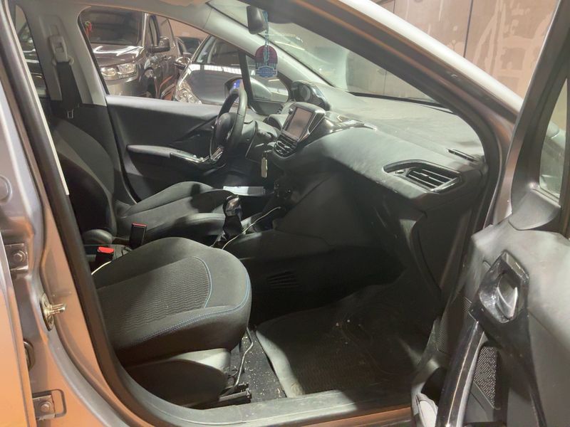 car Peugeot 208 id80698 photo #16