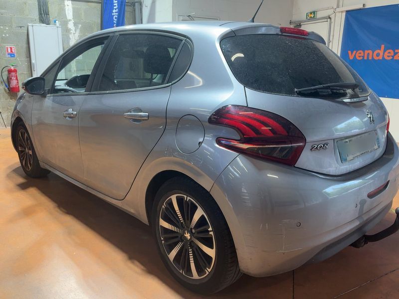 car Peugeot 208 id80698 photo #2