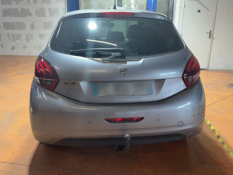 car Peugeot 208 id80698 photo #3