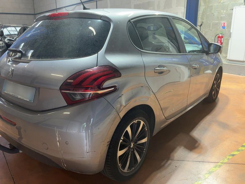 car Peugeot 208 id80698 photo #4
