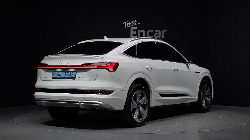 car Audi e-tron id80979 photo #2