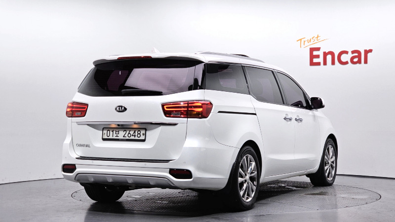 car KIA Carnival id81896 photo #2