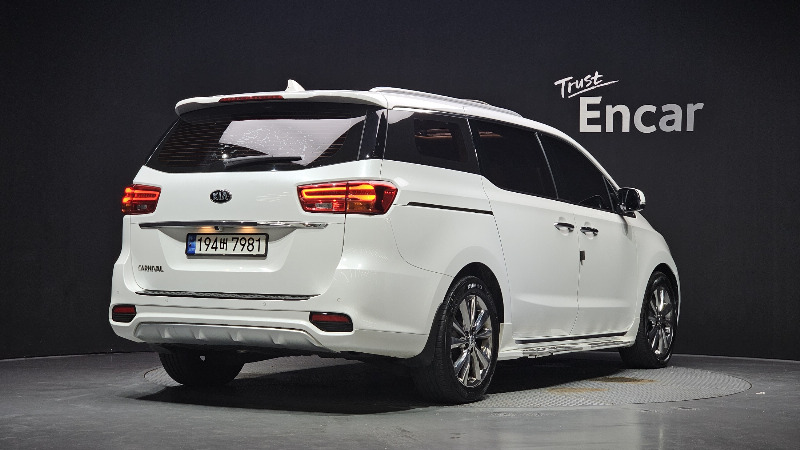 car KIA Carnival id83887 photo #2