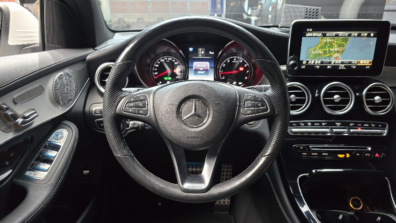 car Mercedes Benz GLC id84202 photo #13