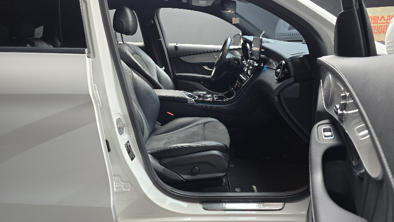 car Mercedes Benz GLC id84202 photo #26