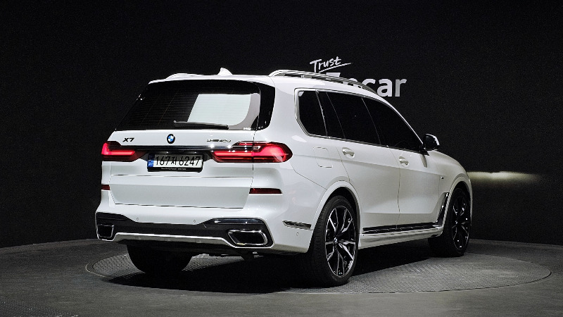 car BMW X7 id85346 photo #2