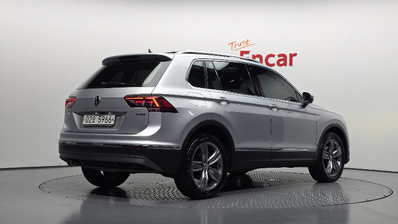 car Volkswagen Tiguan id85401 photo #2