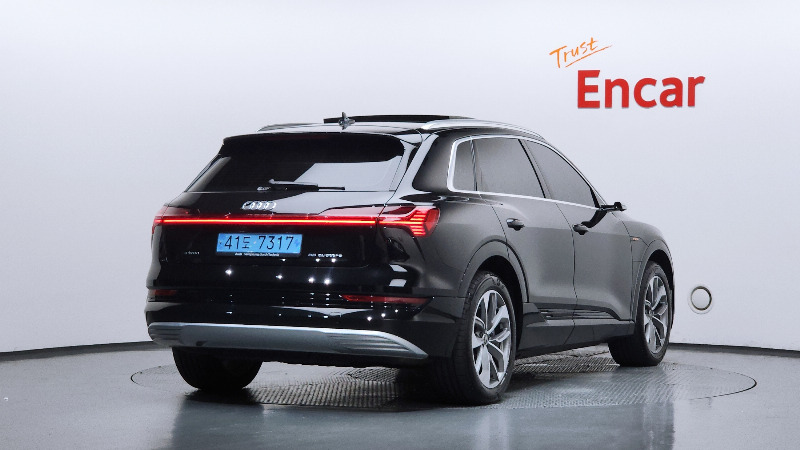 car Audi e-tron id85484 photo #2
