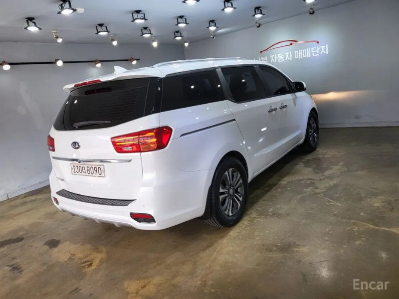 car KIA Carnival id87657 photo #4