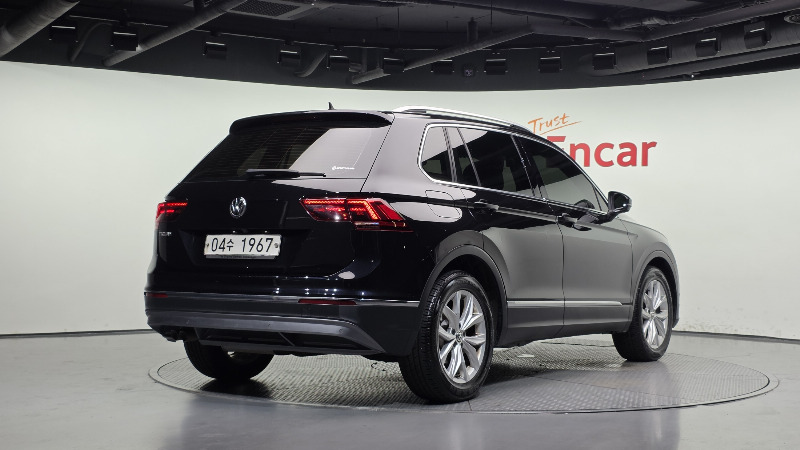 car Volkswagen Tiguan id87987 photo #2