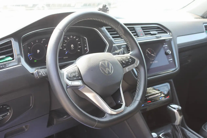 car Volkswagen Tiguan id90497 photo #10