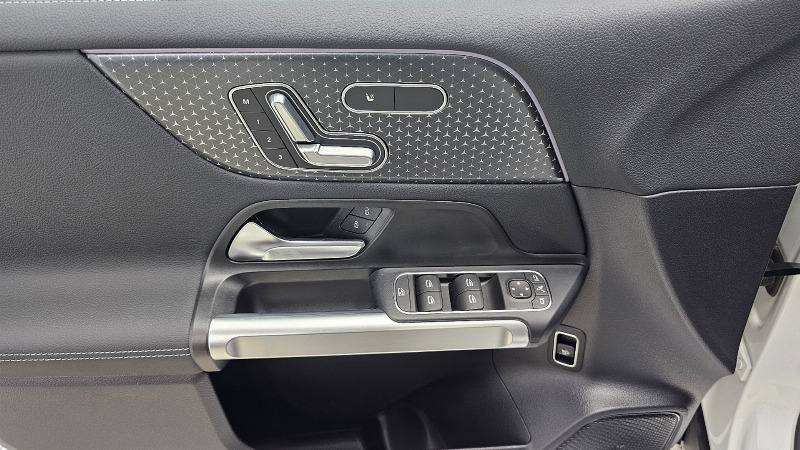 car Mercedes Benz EQB id91353 photo #15