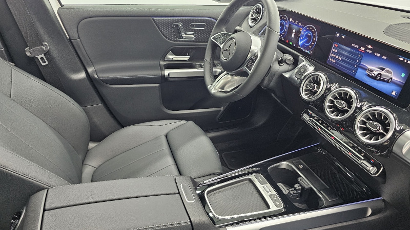 car Mercedes Benz EQB id91353 photo #9