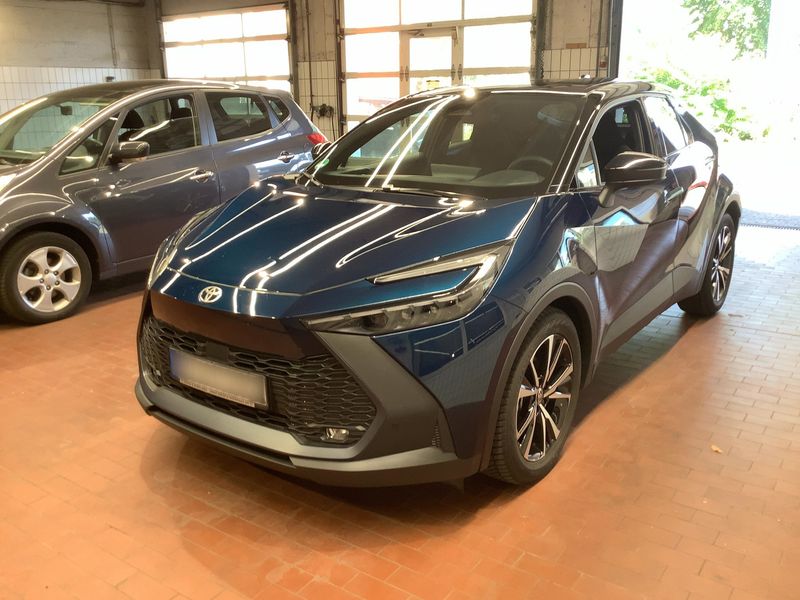 car Toyota C-HR id93272 main photo