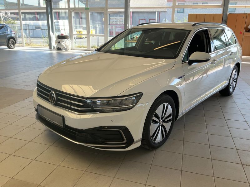 car Volkswagen Passat id96073 main photo