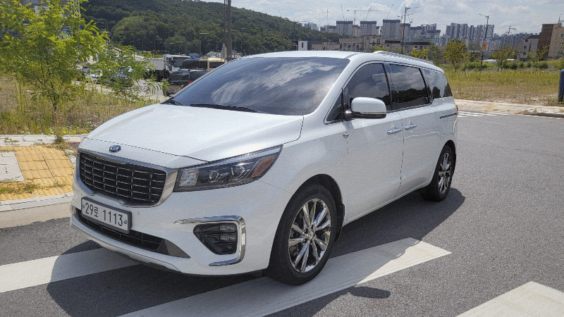car KIA Carnival id96268 main photo