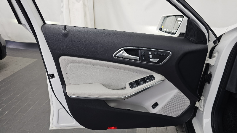 car Mercedes Benz GLA id96351 photo #24