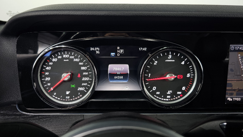 car Mercedes Benz E Class id16112 photo #8