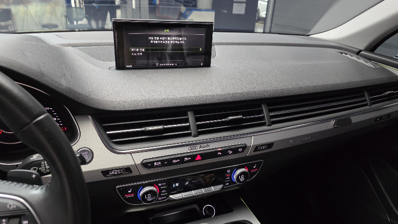 car Audi Q7 id16724 photo #14