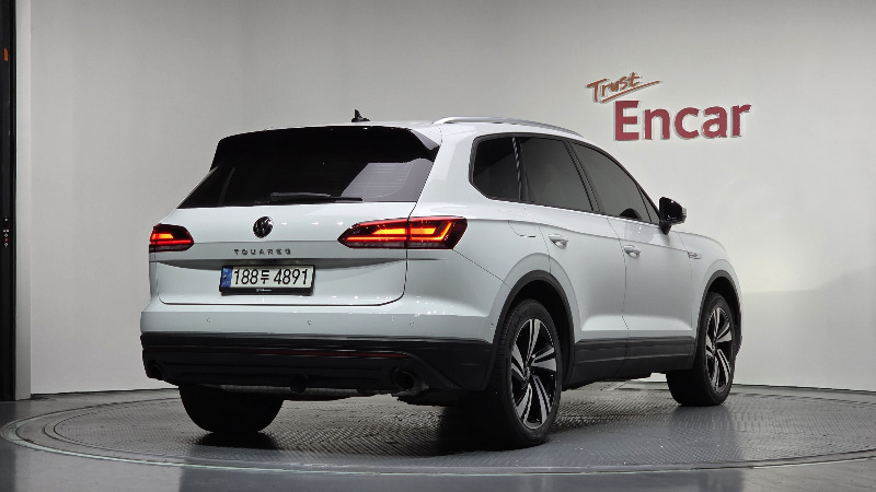 car Volkswagen Touareg id17077 photo #2