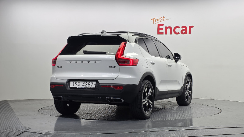 car Volvo XC40 id17103 photo #2