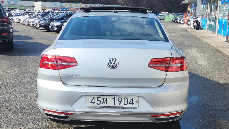 car Volkswagen Passat id17107 photo #4