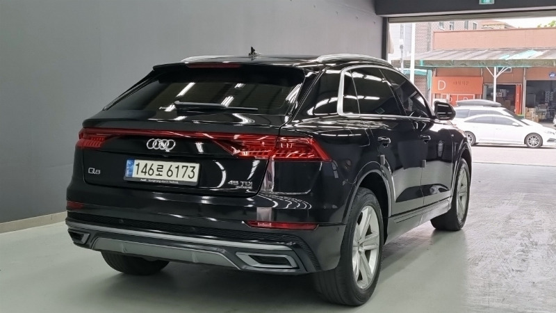 car Audi Q8 id17213 photo #2