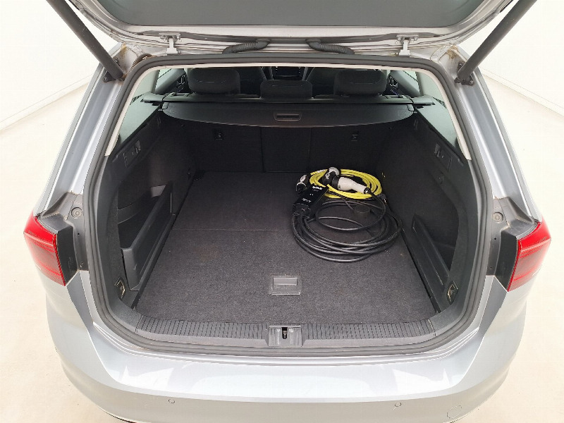 car Volkswagen Passat id17443 photo #8