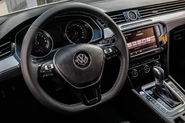 car Volkswagen Passat id18201 photo #9