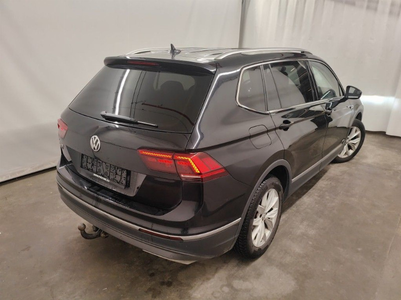 car Volkswagen Tiguan id20834 photo #2