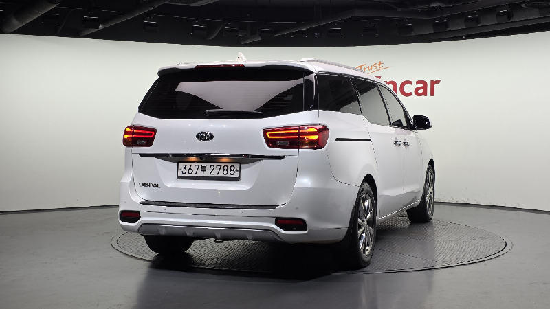 car KIA Carnival id20888 photo #2